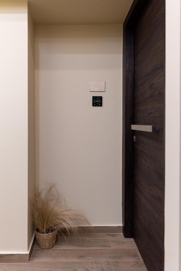 Theros By Agora Luxury Apartments In The Heart Of Heraklion מראה חיצוני תמונה